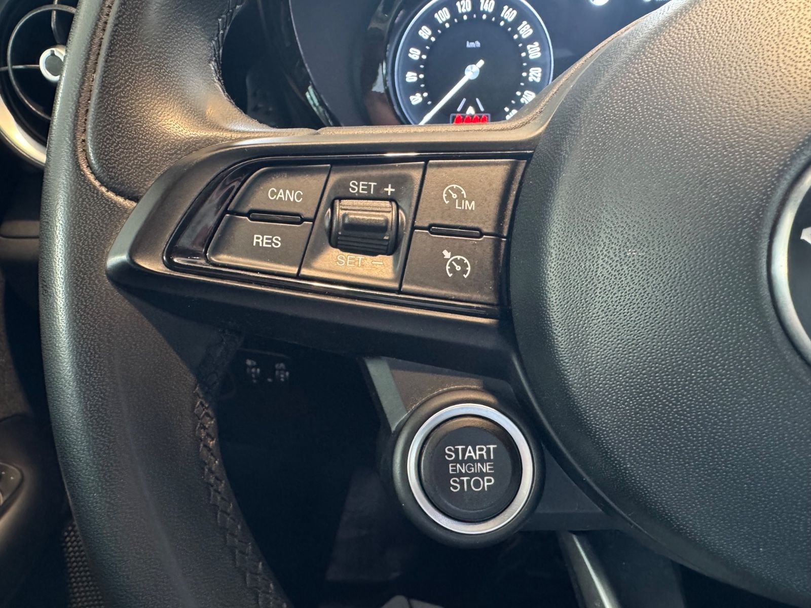Fahrzeugabbildung Alfa Romeo Tonale Super/LED/PDC/CarPlay/Tempomat/ALU/1Hand
