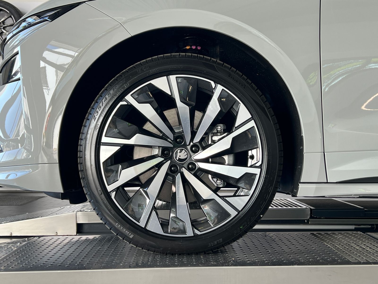 Fahrzeugabbildung SKODA Enyaq Coupé 85 Sportline *AHK, Matrix-LED, 21"-F