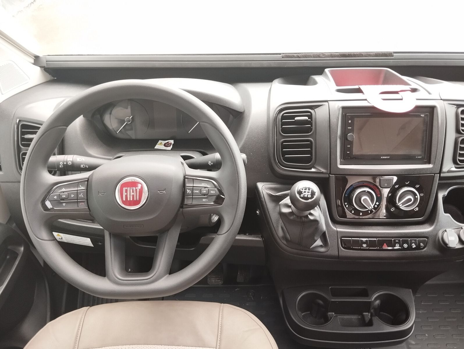 Fahrzeugabbildung Eura Mobil Profila RS PRS 675 SB Dachklima Lithium Mondial