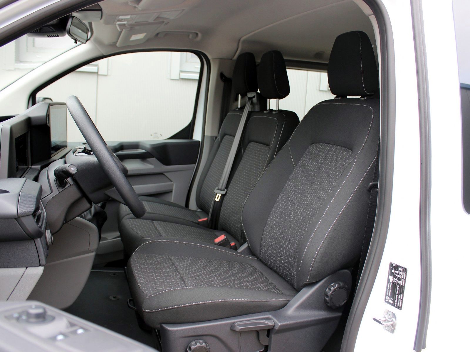 Fahrzeugabbildung Ford Transit Custom 320 L2 Trend Doppelkabine FWD