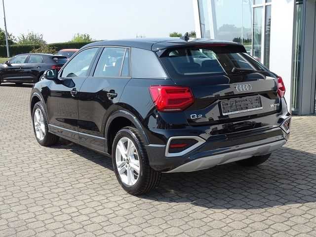 Q2 35 TFSI S-tronic advanced / Matrix LED