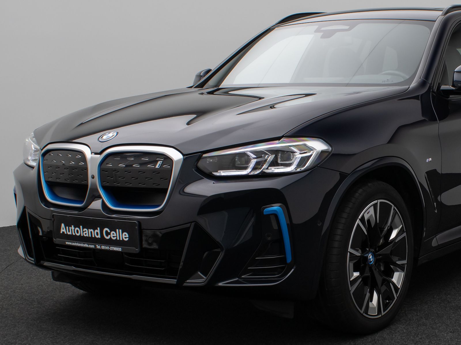 Fahrzeugabbildung BMW iX3 M Sport Impressive Panorama 360°HUD DAB H/K