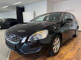 Volvo V60 D3 Kombi .NAVI.LEDER.AUTO.TEMPO.SHZ.PDC - gebrauchte Volvo V60 aus dem Jahr 2011
