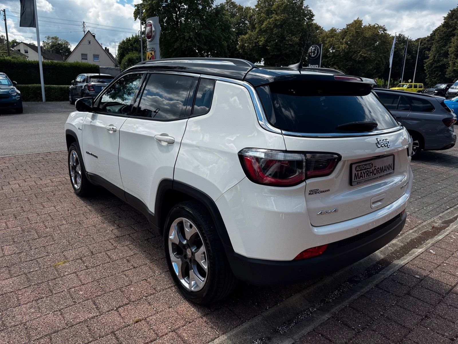 Fahrzeugabbildung Jeep Compass 1,4l 4x4 170PS NAVI SITZH. ACC KAMERA