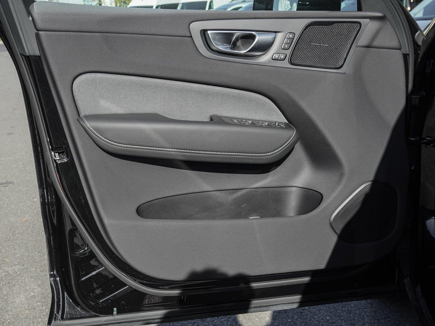 Volvo XC60 T8 AWD Black Edition Ultra Plug-in Hybrid