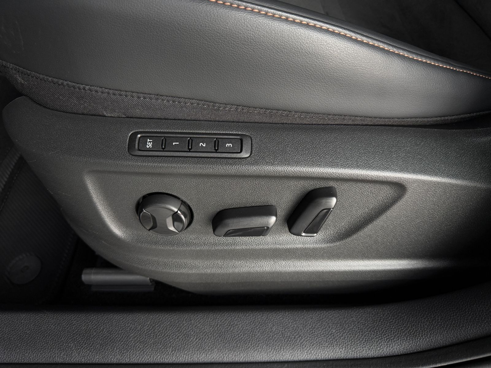 Fahrzeugabbildung CUPRA Ateca 4Drive PANO AHK BEATS ACC 360°
