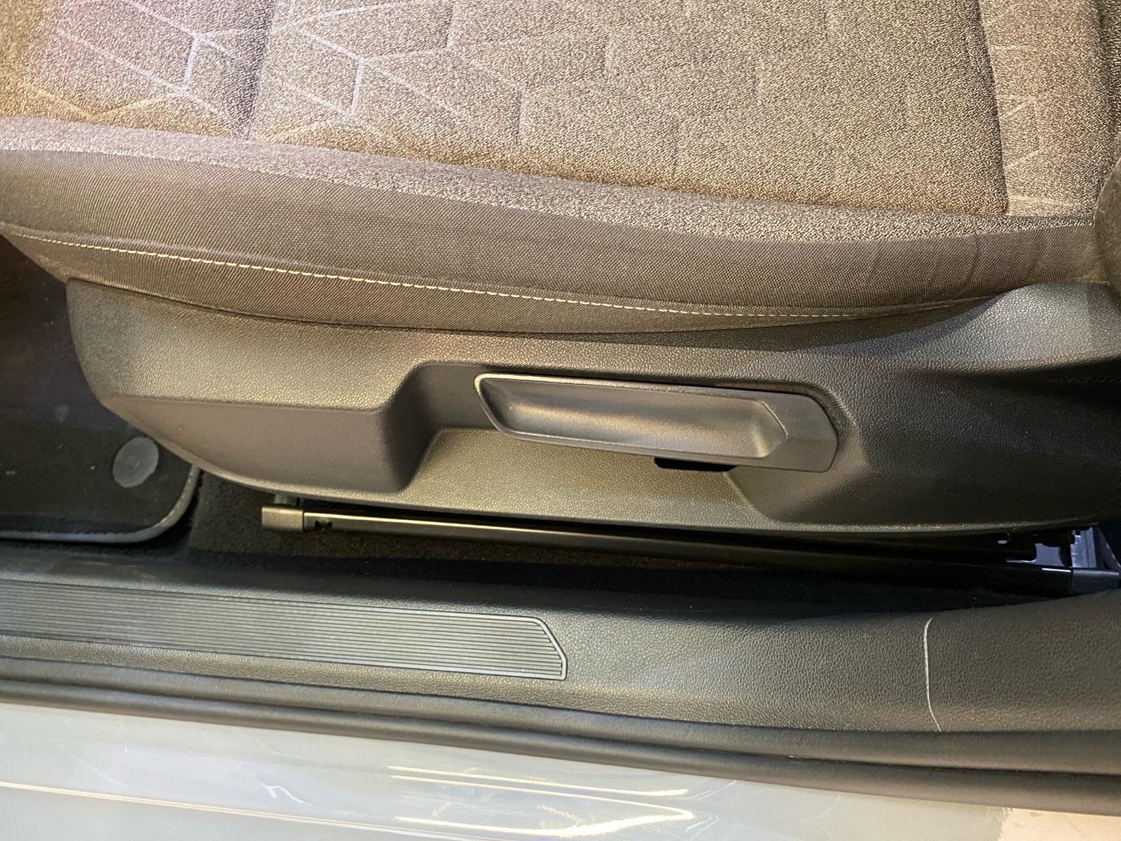 Volkswagen Golf VIII 1.5 eTSI Move DSG AHK ACC LED Navi ACC, миниатюра 20