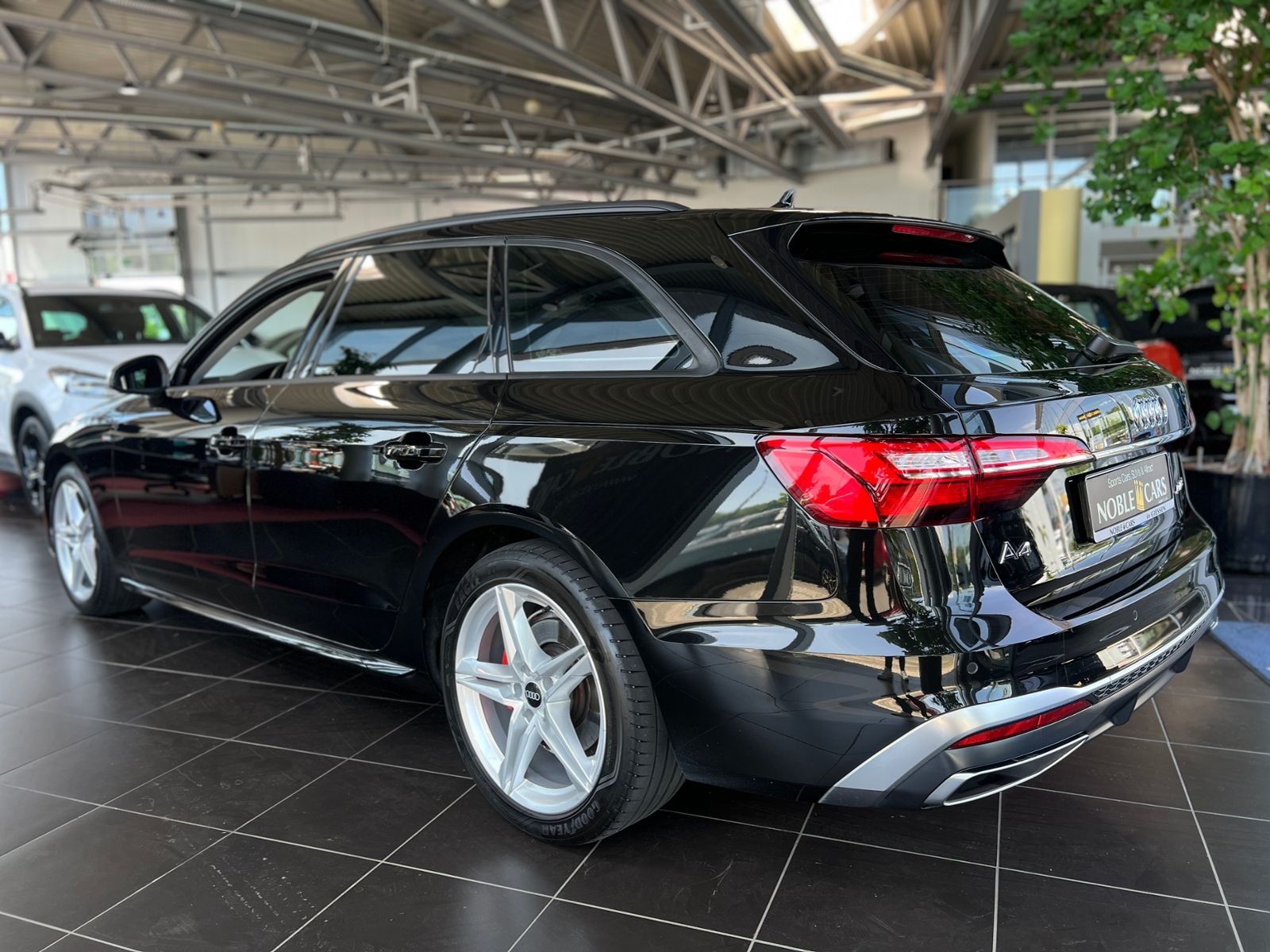 Fahrzeugabbildung Audi A4 Avant 40 TFSI S Line AHK SHZ NAVI KLIMA