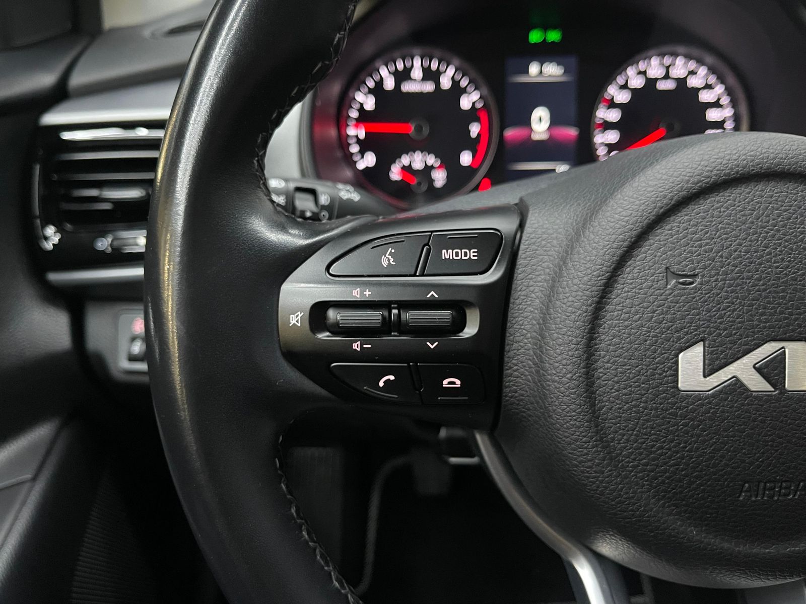 Fahrzeugabbildung Kia Stonic 1.0 T-GDI NAVI+KAM+PDC+MFL+TEMP+APPLE+DAB