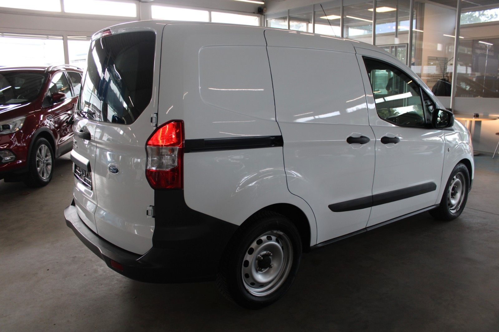 Fahrzeugabbildung Ford Transit Courier 1,5 TDCi Kasten Allwetter 1.Hand