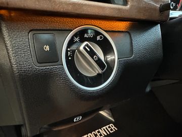 MYAUTOCENTER – Gebraucht- und Jahreswagen mit Werkstattservice in Pfaffenhofen Mercedes-Benz E 220 CDI Limousine BlueEfficiency *2. Hand*SHZ*