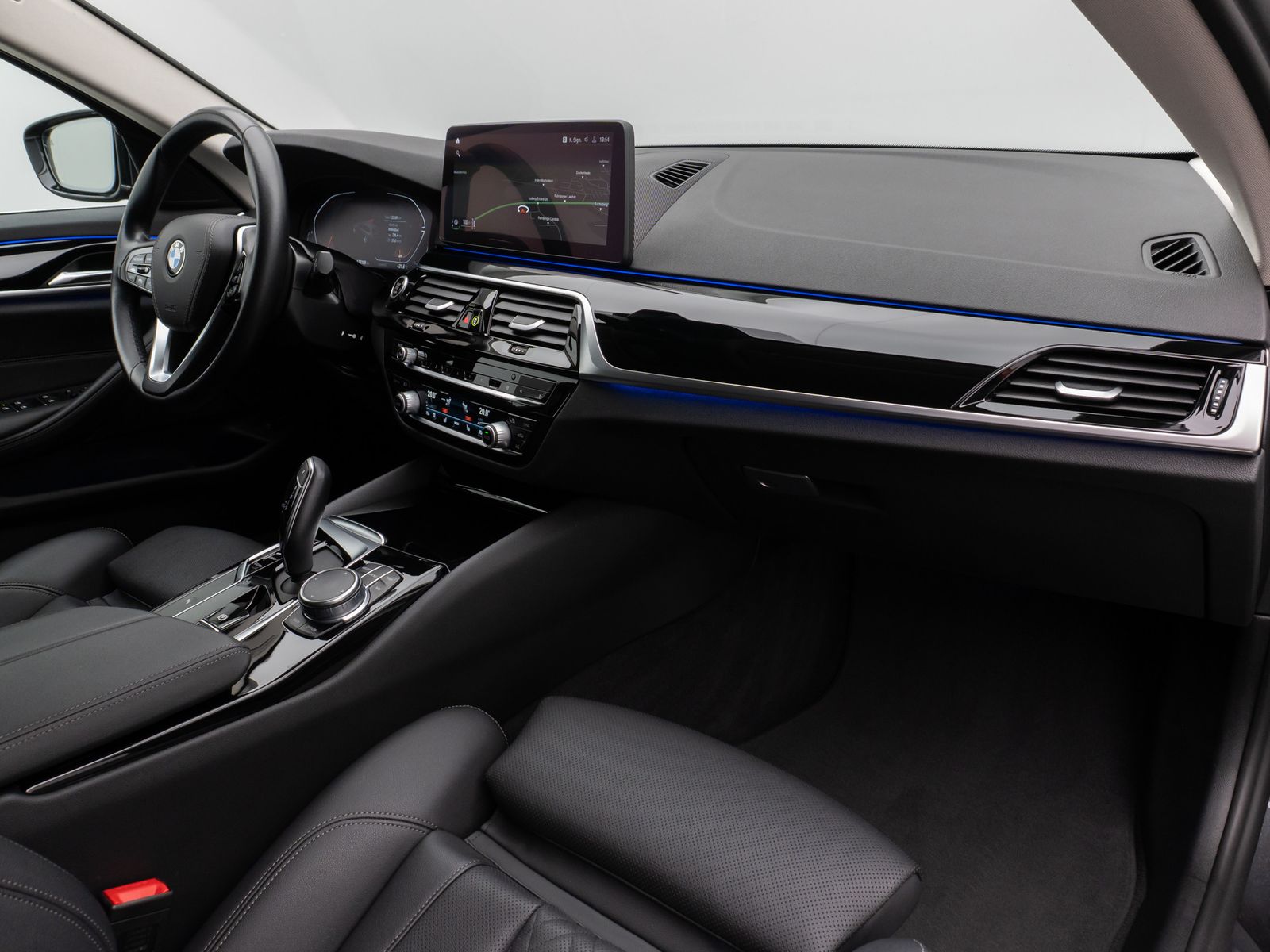 Fahrzeugabbildung BMW 520d Kamera Laser HUD DAB HiFi Stop&Go AHK Sport