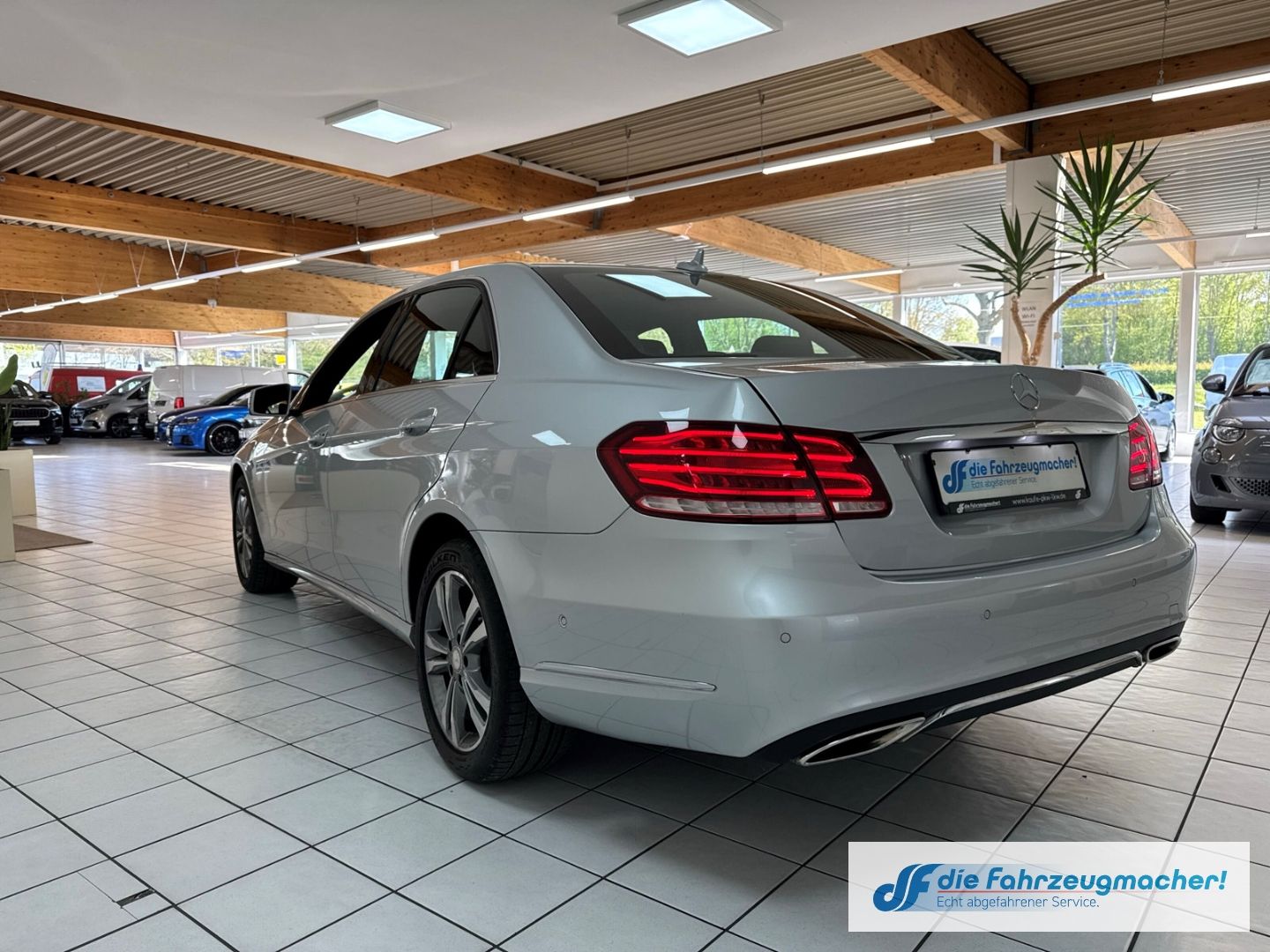 Fahrzeugabbildung Mercedes-Benz E 200 CGI BlueEf.Avantgarde LED Klimaaut Ambient