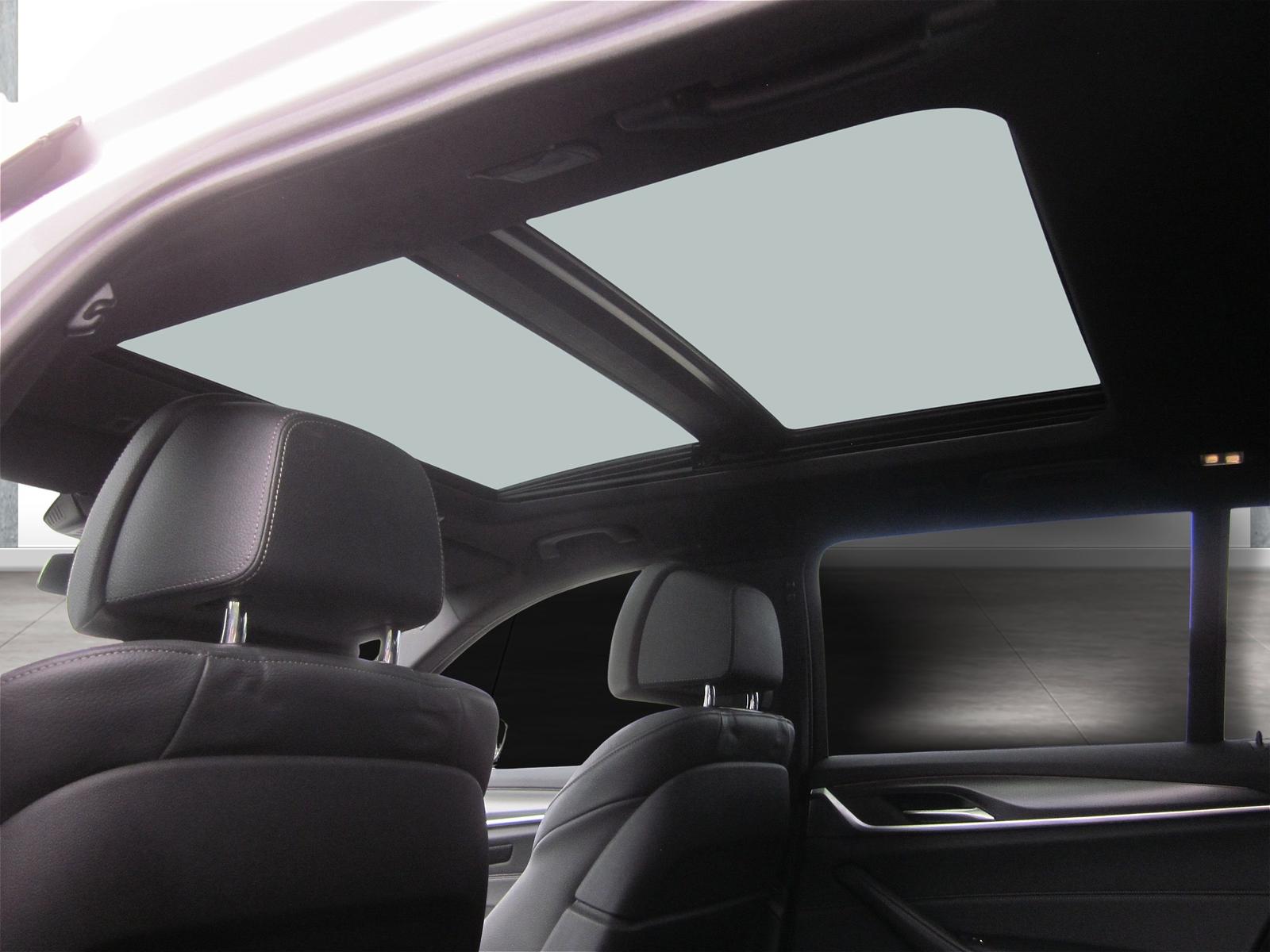 BMW 530i xDrive TOURING M SPORT HUD STANDHZG PANO  A