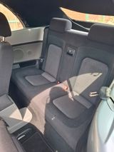 Volkswagen New Beetle 1.4 Cabriolet - Volkswagen New Beetle mit Benzin-Antrieb: Silber, Cabrio