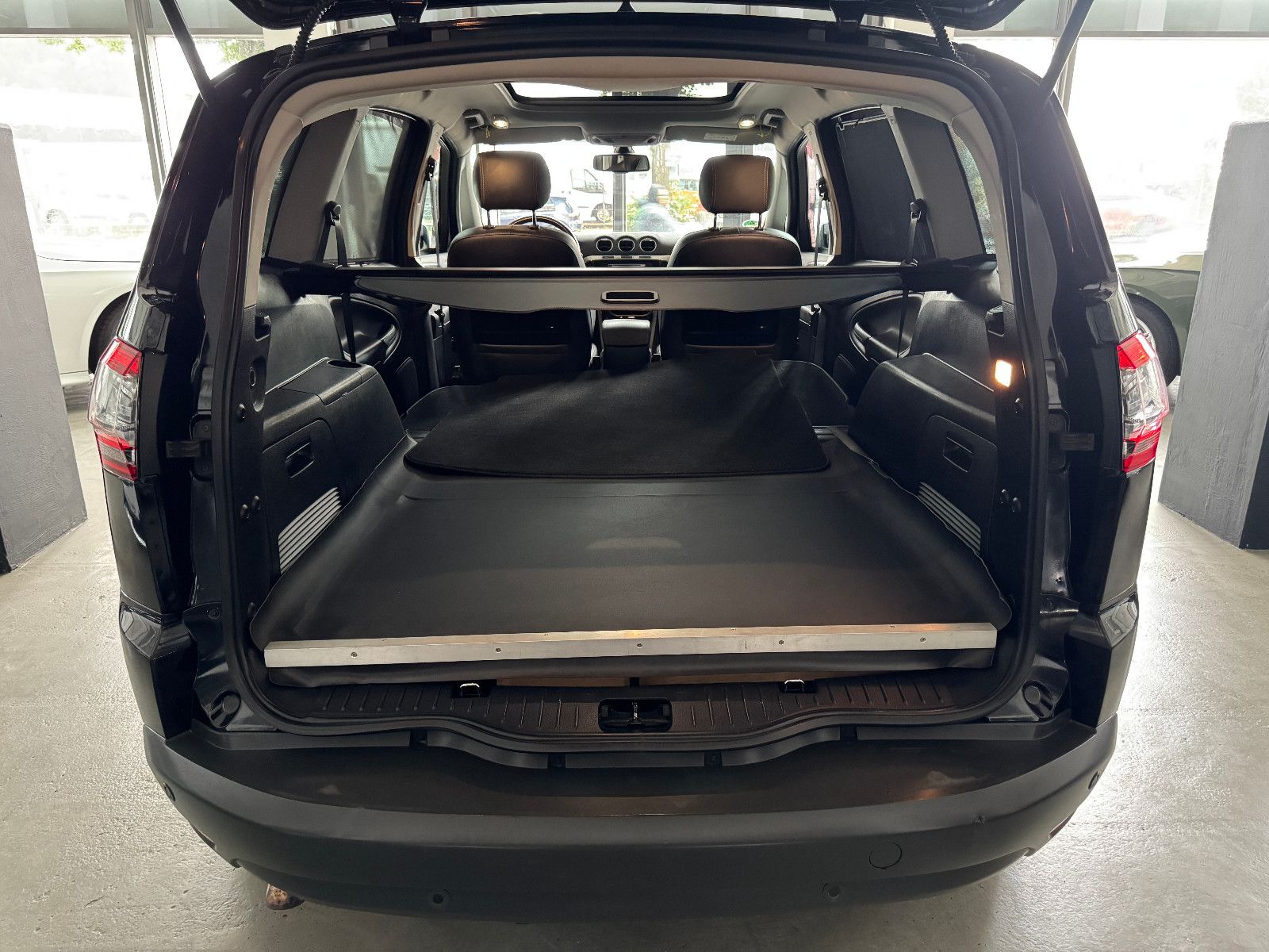 Fahrzeugabbildung Ford S-MAX AUTOMATIK SPORTPAKET TITANIUM X VOLL
