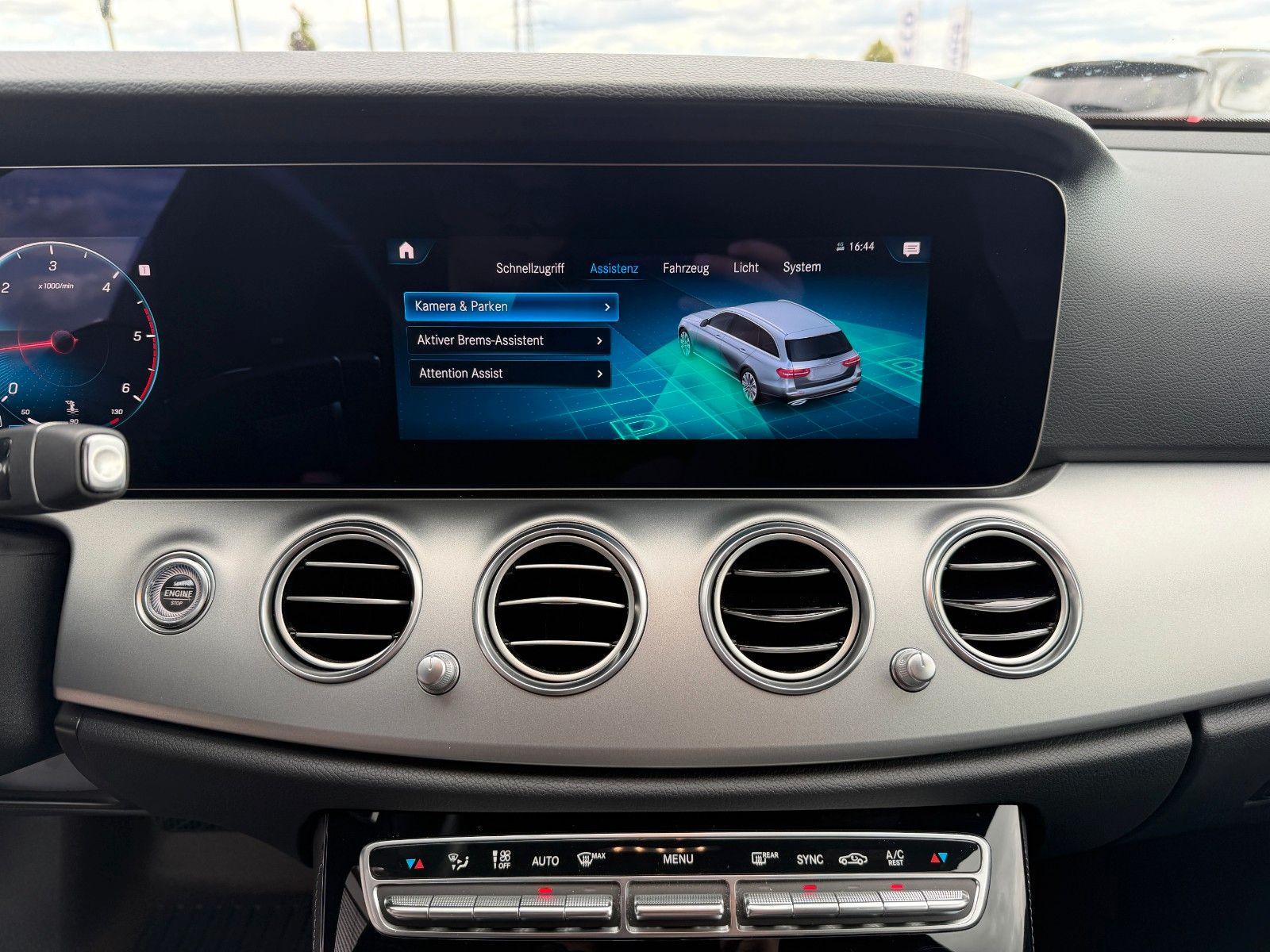 Fahrzeugabbildung Mercedes-Benz E 200 d T TAXI AVANTGARDE R-Kamera+Kindersitz