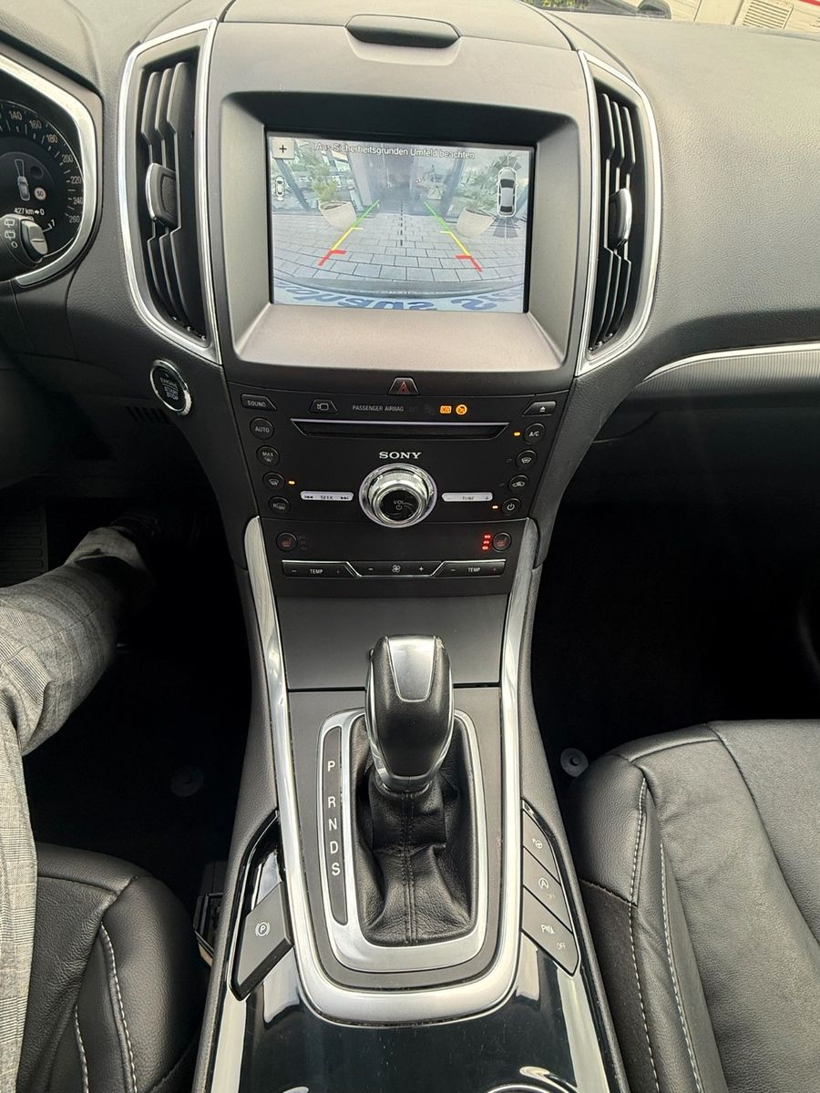 Fahrzeugabbildung Ford S-MAX Titanium 7 Sitzplätze