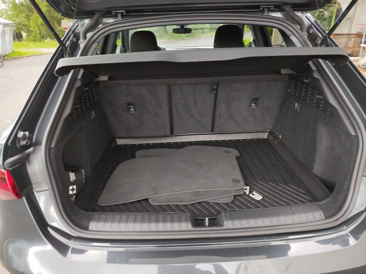 Fahrzeugabbildung Audi A3 Sportback Advanced 35 1.5 TFSI DSG Navi ACC