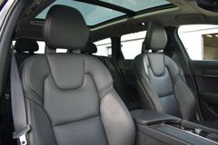 Fahrzeugabbildung Volvo V90 CC D5 AWD*Standhz*Luft*Head-up*PANO*B&W