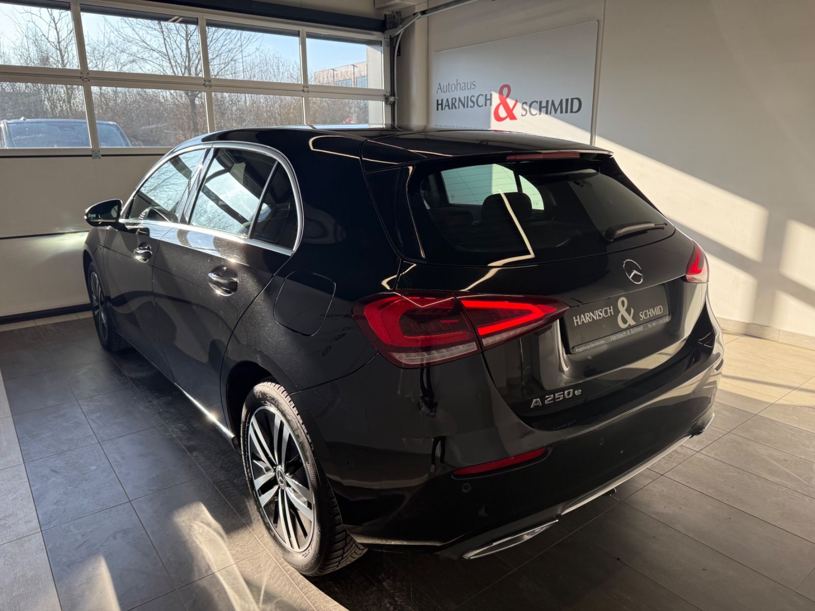 Fahrzeugabbildung Mercedes-Benz A 250 e Progressive DAB Licht- u. Sicht-Paket