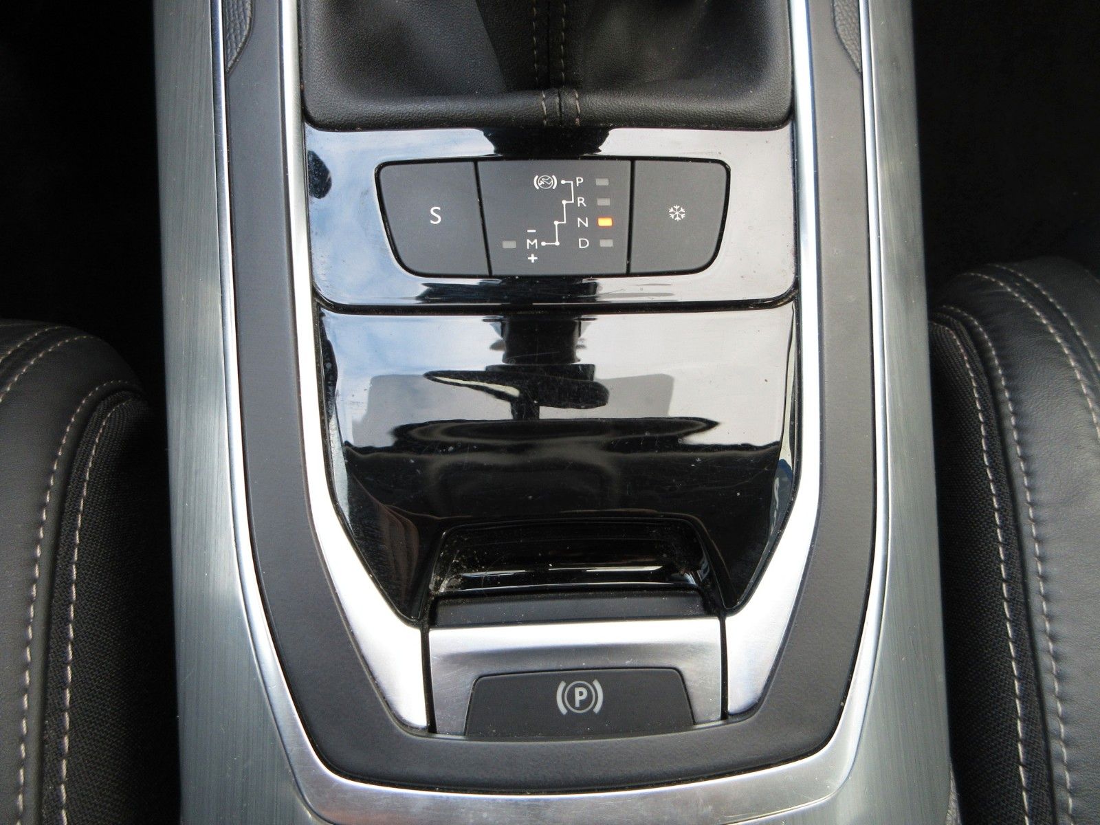 Fahrzeugabbildung Peugeot 308 SW Allure 1.5D LED/NAVI/LEDER/SHZ/PDC