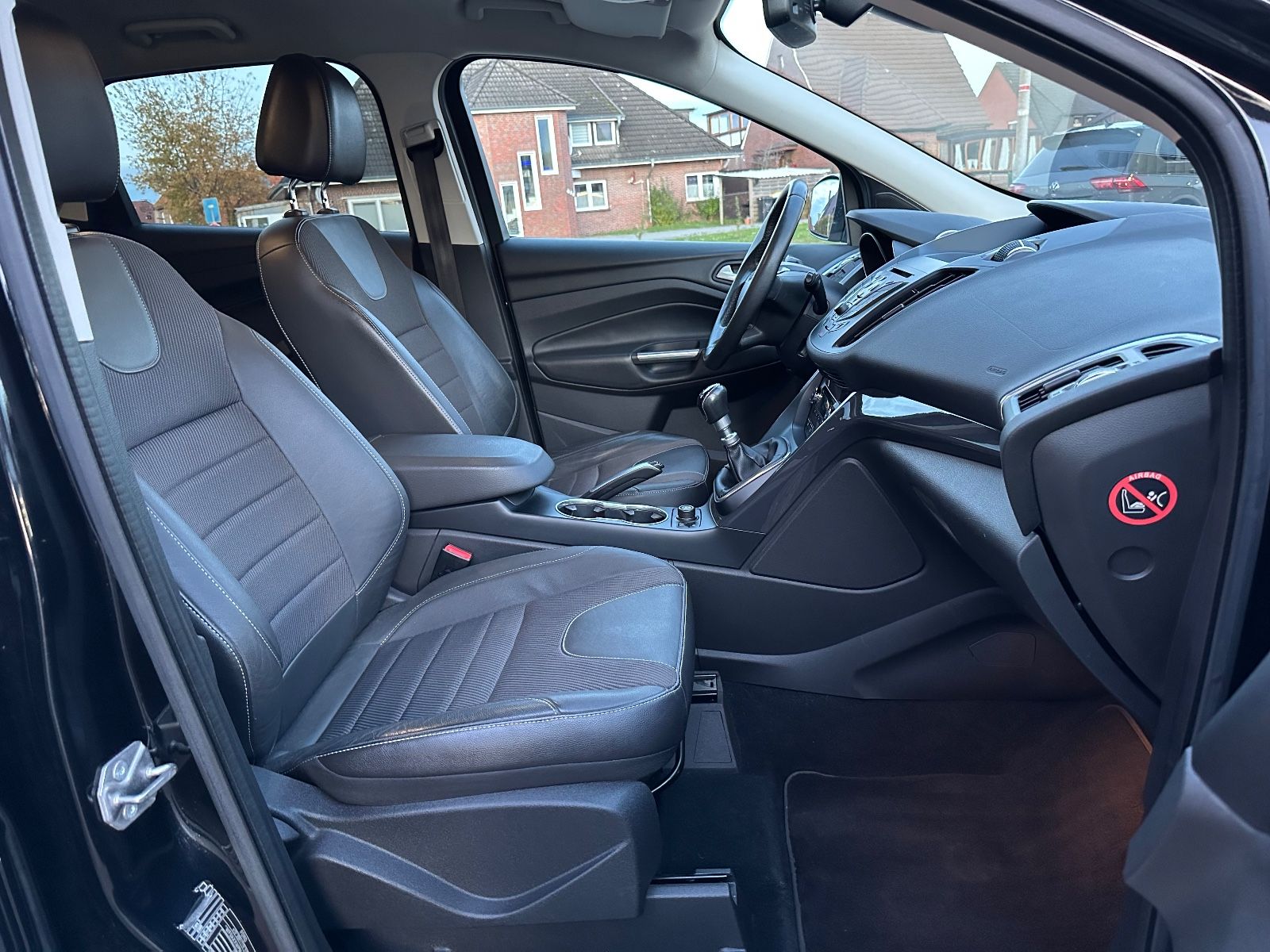 Fahrzeugabbildung Ford Kuga 2.0 TDCi Titanium AHK/Navi/SHZG/GRA