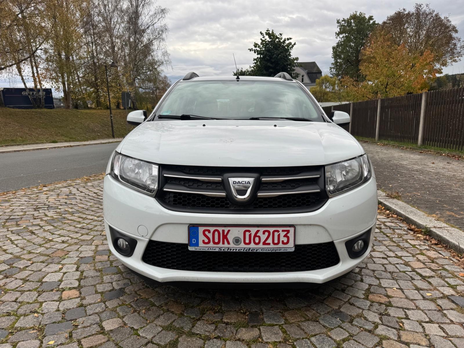 Dacia Logan 2014 — вигляд ззаду
