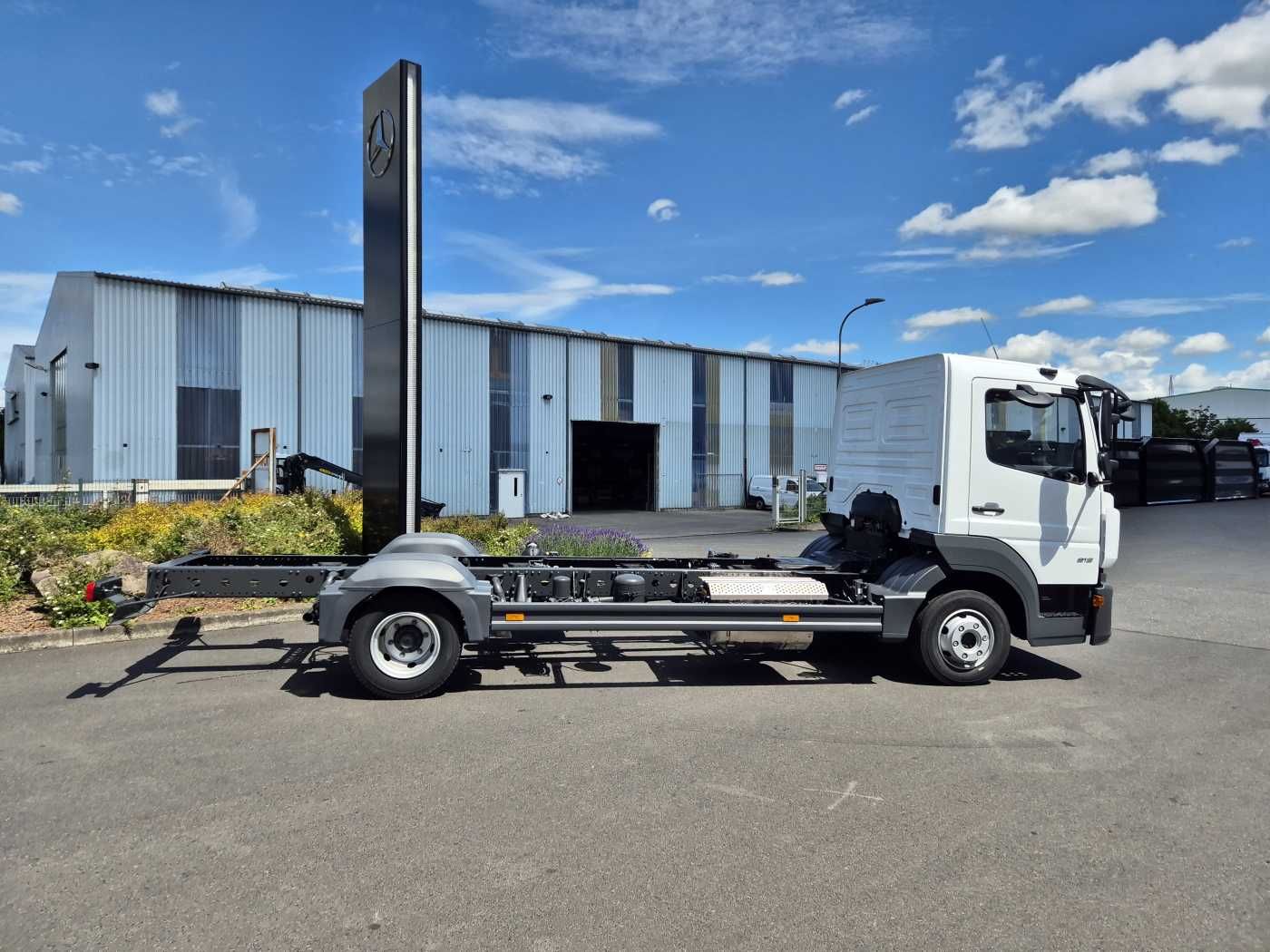 Fahrzeugabbildung Mercedes-Benz Atego 818 L Fahrgestell, 2 Stück vorhanden