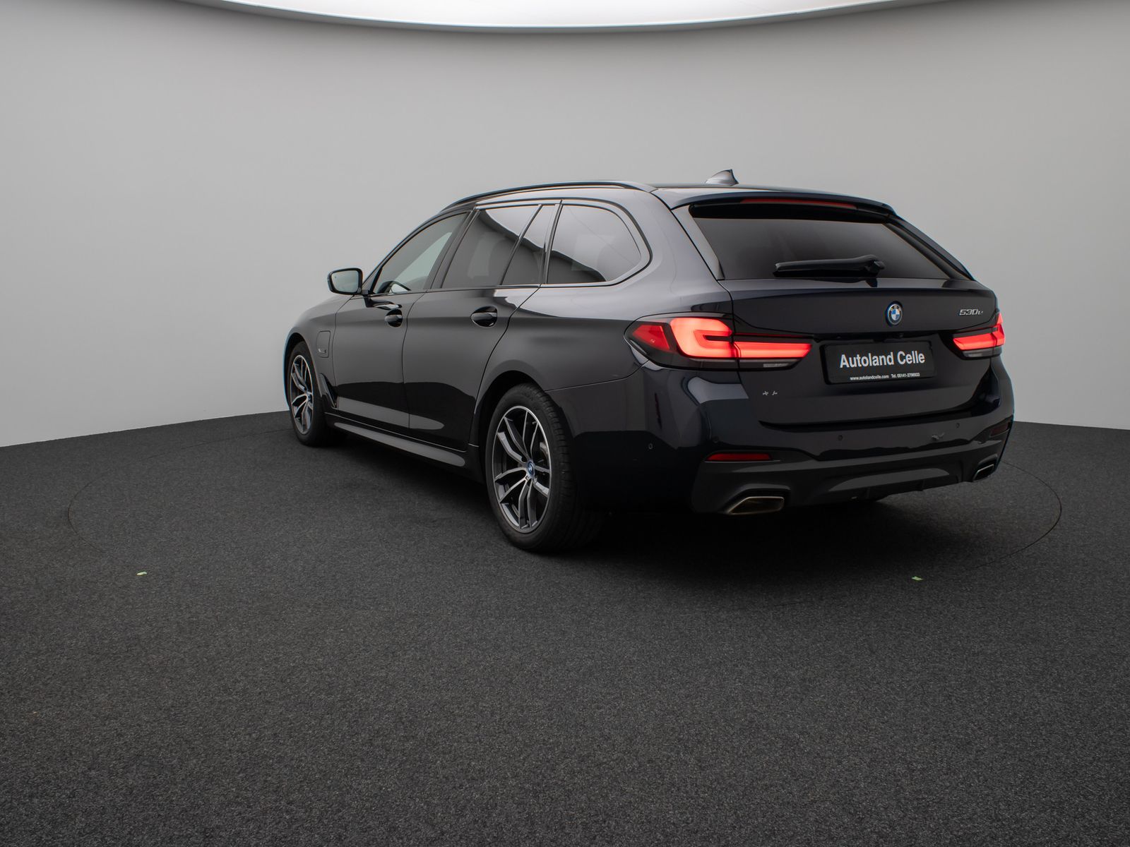 Fahrzeugabbildung BMW 530e M Sport Panorama Kamera DAB HiFi Alarm LED