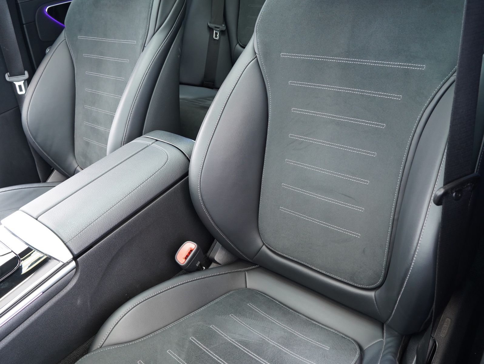 Fahrzeugabbildung Mercedes-Benz C 220 T d AMG Line DISTRONIC/PANORAMA/AHK