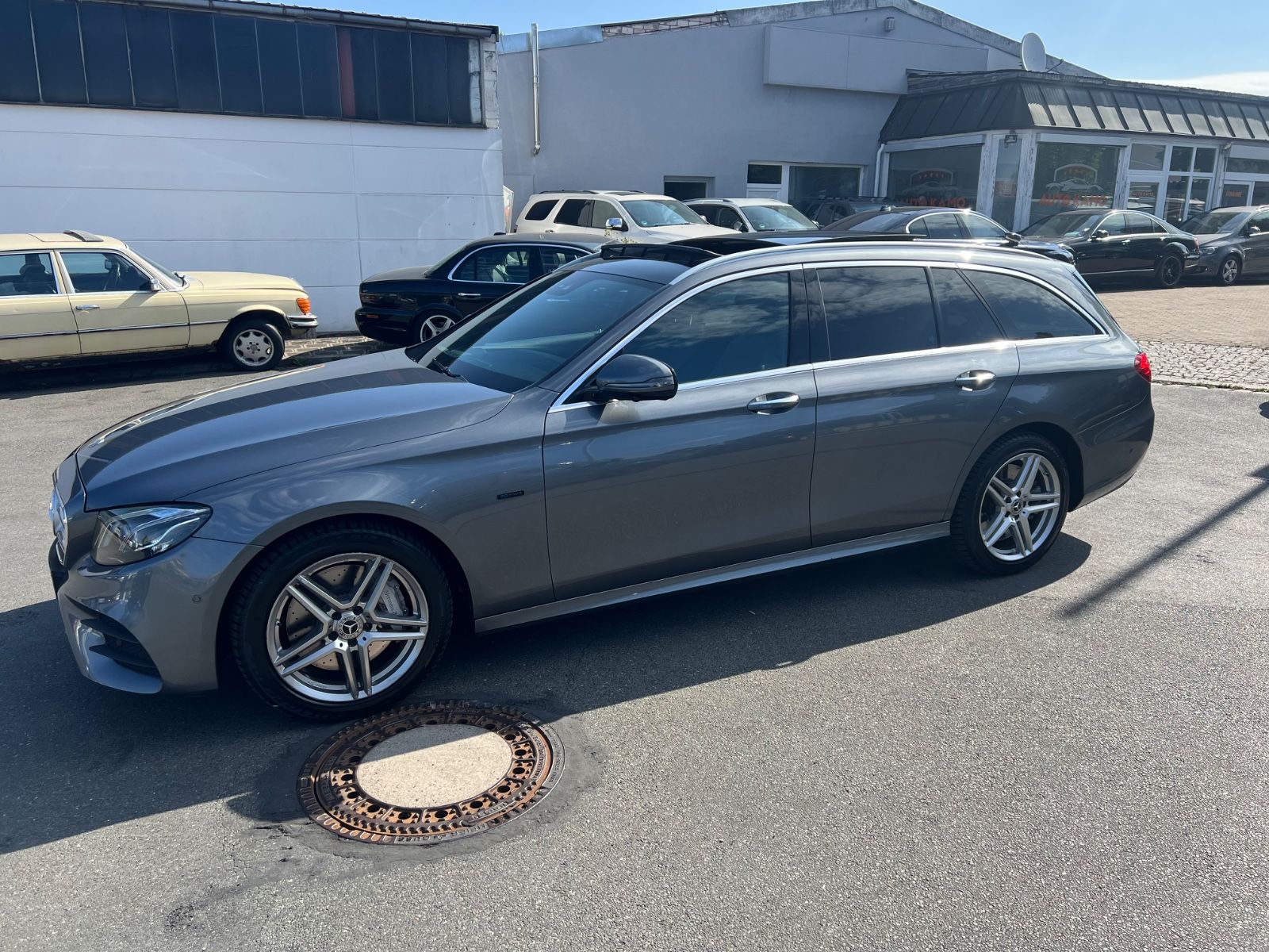Mercedes-Benz E 300 de Autom. AMG Paket Panorama imagem 3