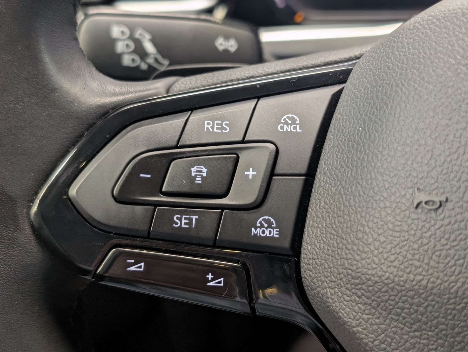 Fahrzeugabbildung Ford Grand Tourneo L2 Active 7-Sitz Bi-LED Pano AHK