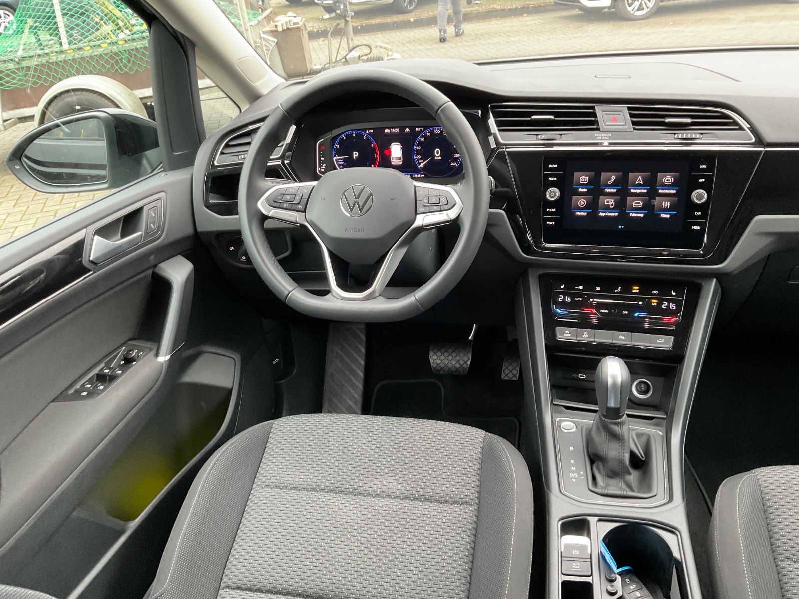 Fahrzeugabbildung Volkswagen Touran 1.5 TSI DSG,R Line,Navi,Kamera,LED,ACC