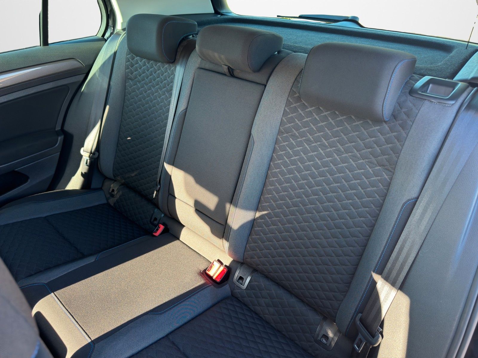 Fahrzeugabbildung Volkswagen GOLF 1.4 TSI JOIN NAVI TEL LED AHK