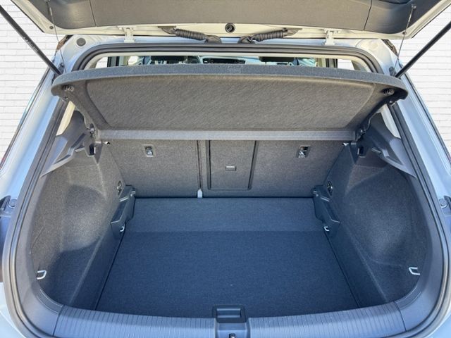 Fahrzeugabbildung Volkswagen T-ROC Active 1.5 TSI DSG KLIMA LED ALU