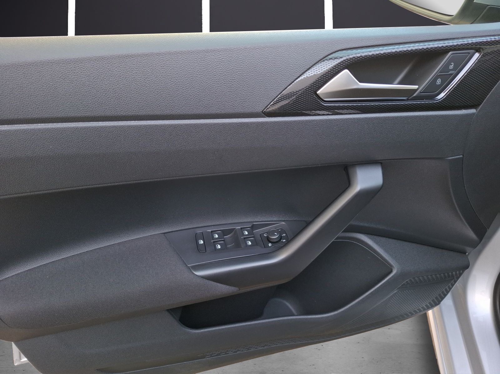 Fahrzeugabbildung Volkswagen Polo 1.0 Life LED AID APP GRA PDC SHZ