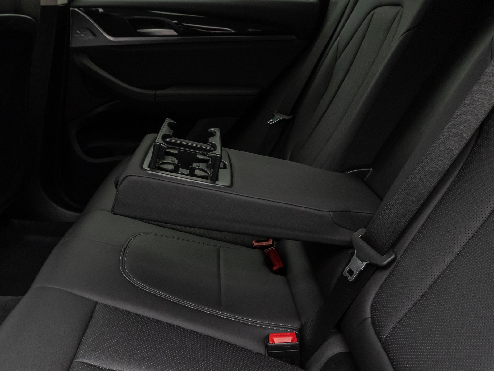 Fahrzeugabbildung BMW X3 xD30i Kamera DAB HiFi WLAN Leder Sport 19Zoll