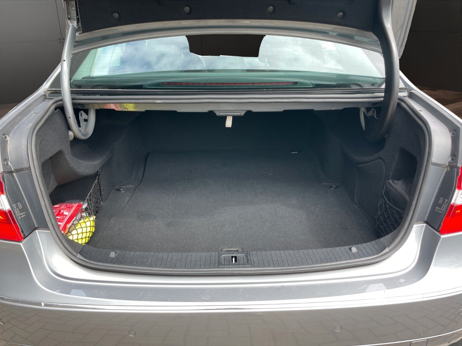 Fahrzeugabbildung Mercedes-Benz E 220 CDI Lim.*Bi-Xen*Standhz*Tempomat*PDC