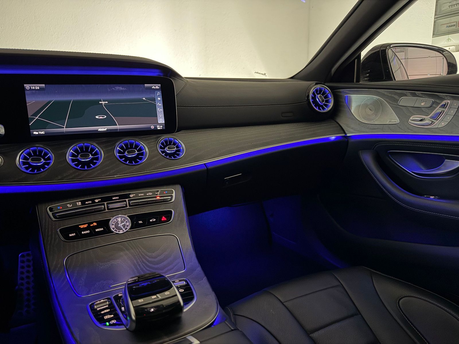 Fahrzeugabbildung Mercedes-Benz CLS 400 d 4Matic AMG-LINE/360*/BURMESTER/DESIGNO