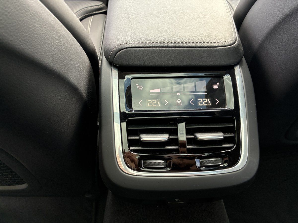 Volvo V60 B4 Ultra Dark *Massage, Head-Up, B&W* foto 19
