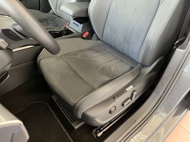 Fahrzeugabbildung Volkswagen Golf EDITION 50 1.5 eTSI DSG EDITION 50 AHK DCC