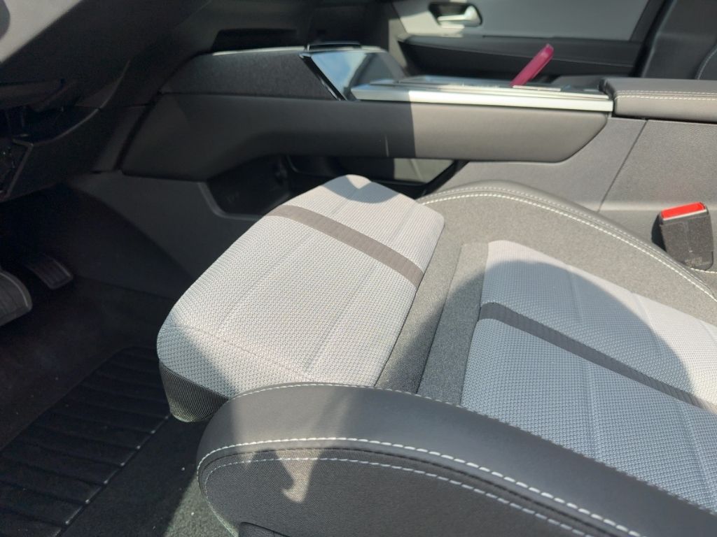 Fahrzeugabbildung Opel Grandland GS, AHK, Allwetter, 360 Grad Kamera, e