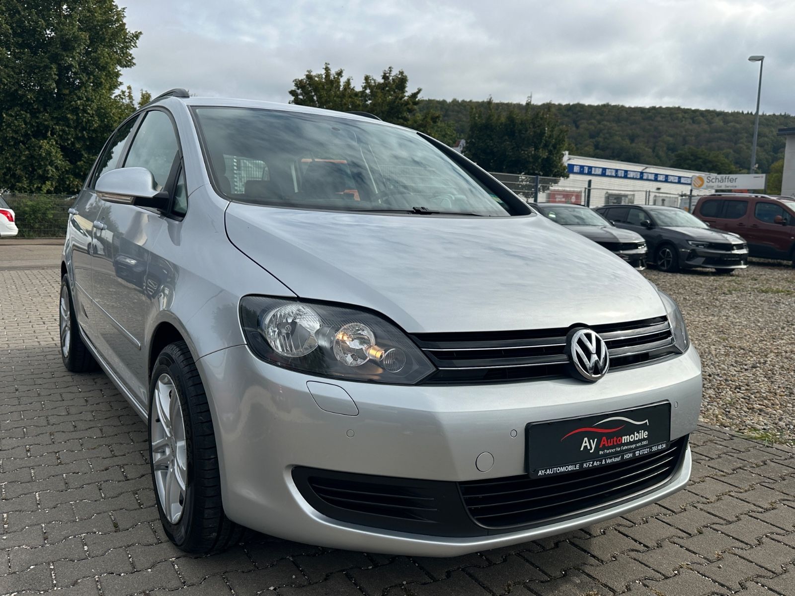 Volkswagen Golf - 1