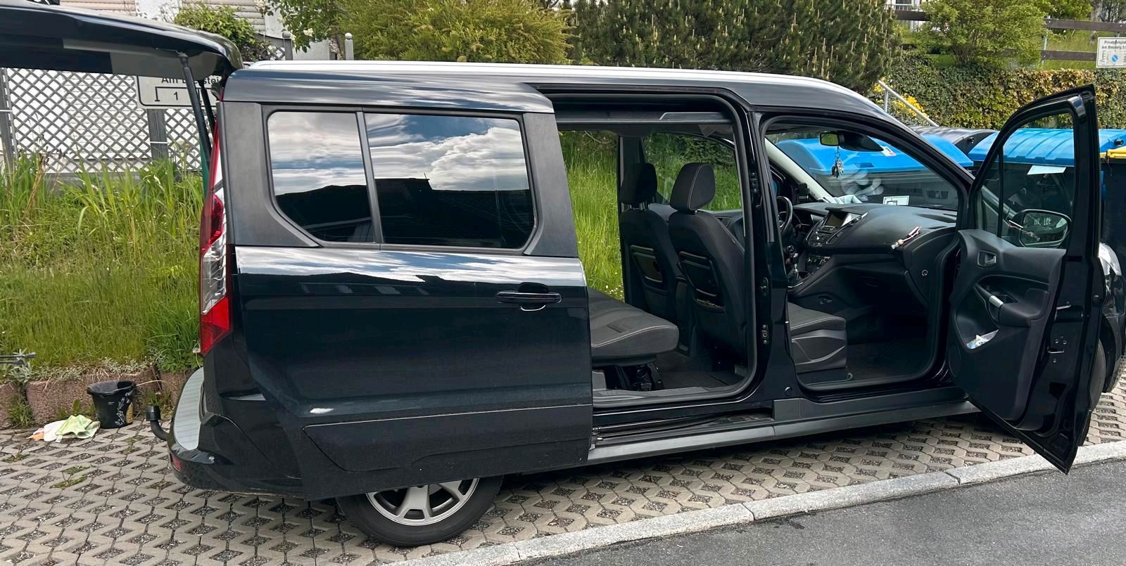 FORD Tourneo