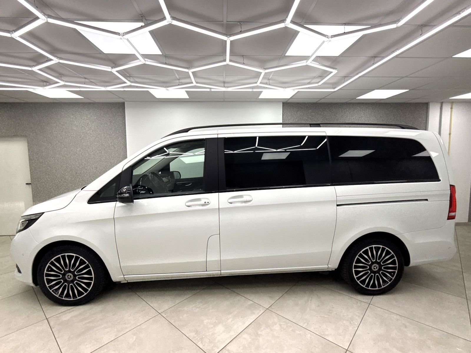 Mercedes-Benz V 250 d Avantgarde Edition Night Com Bur LED AHK foto 3