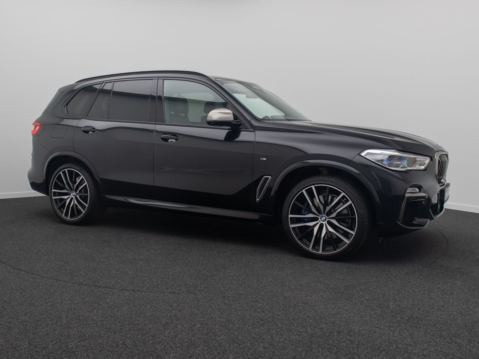 Fahrzeugabbildung BMW X5 M50i 360&deg; HUD Laser SoftCl DispKey Panorama