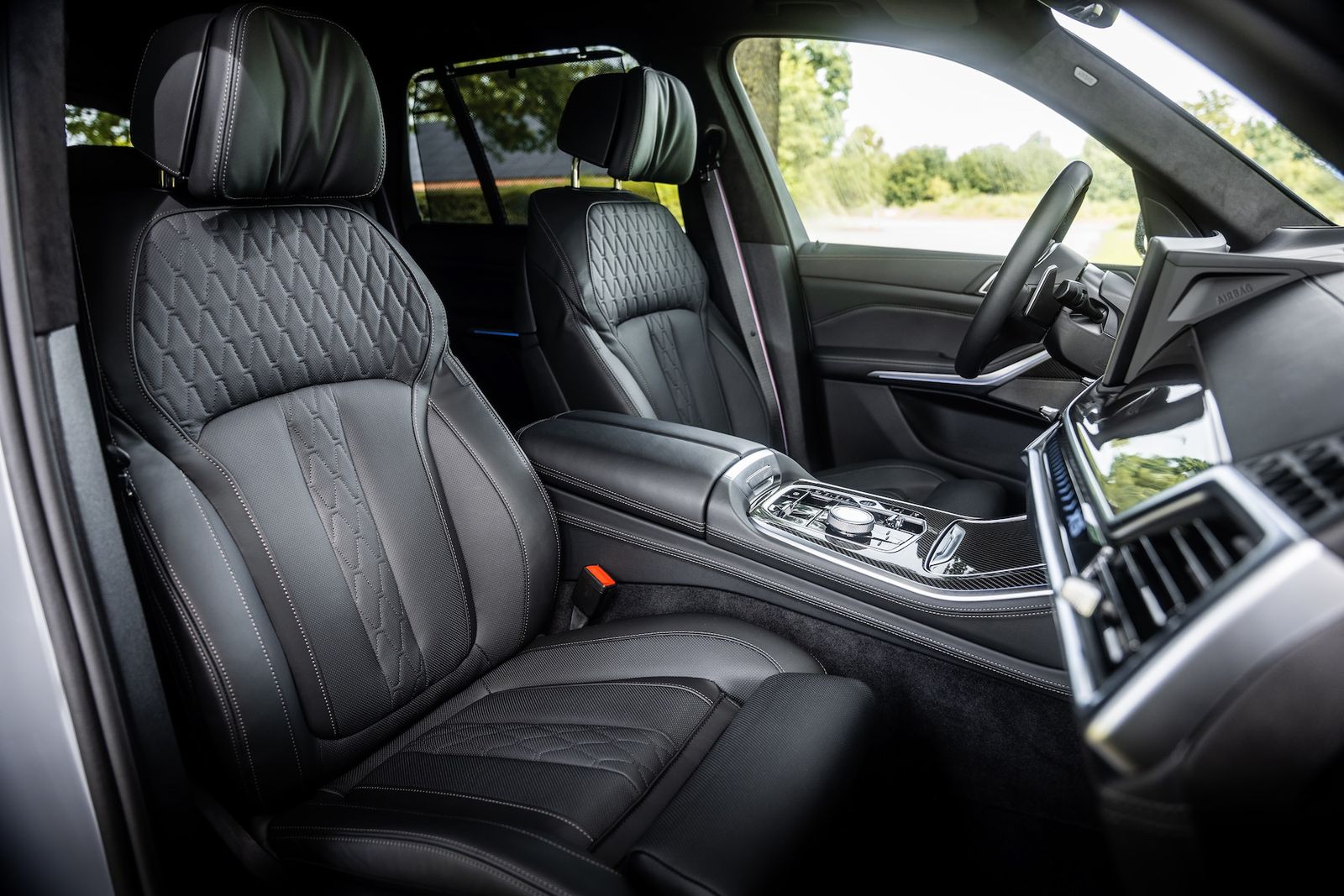 Fahrzeugabbildung BMW X5 40d xDrive M-SPORT PRO|AHK|CARBON|LUFT|ICONIC