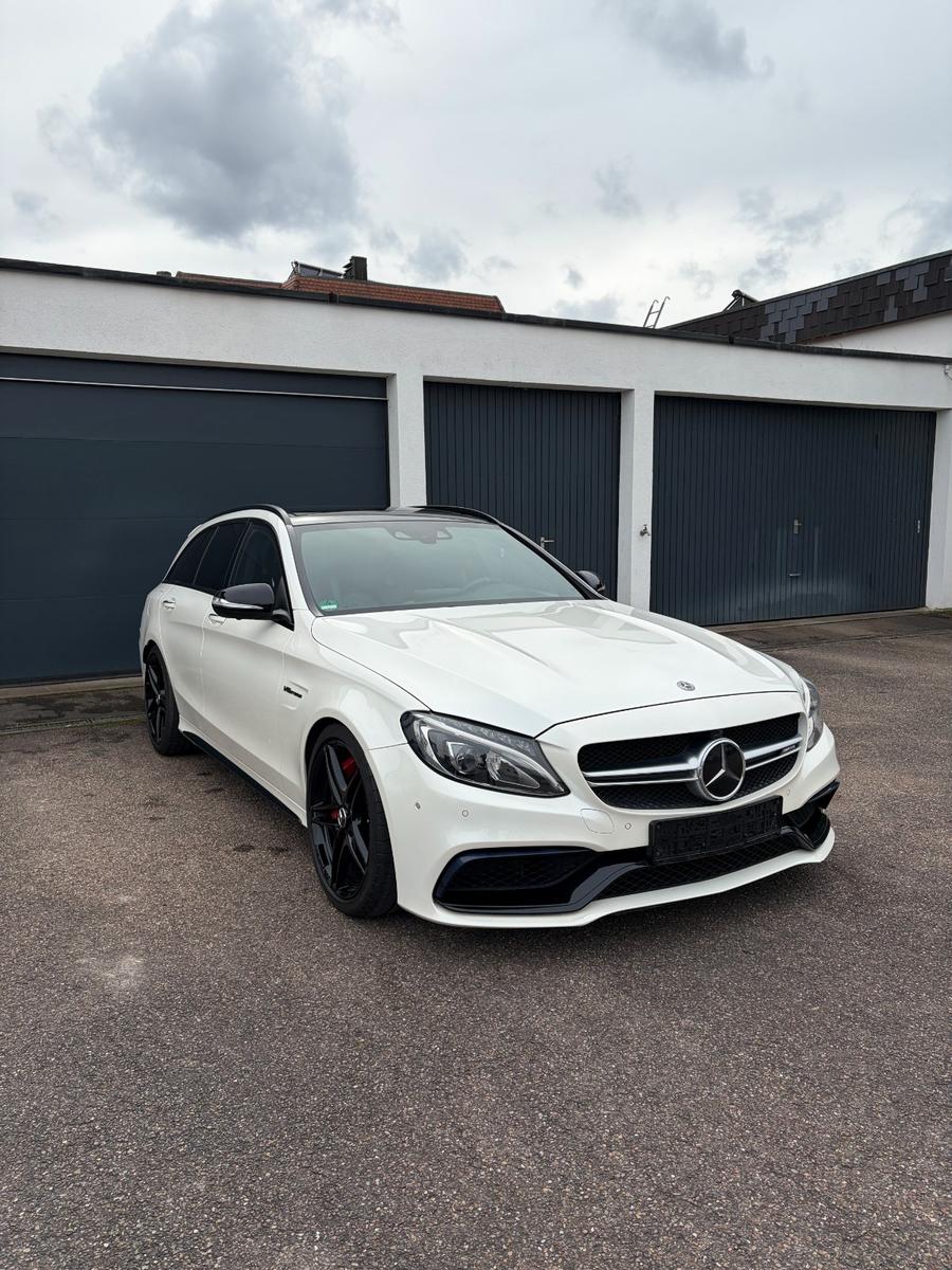 Mercedes-Benz C 63 AMG S T Pano Hud Burmester Paga