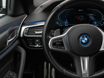 Fahrzeugabbildung BMW 530e M Sport Kamera Laser HUD DAB HiFi Komfort